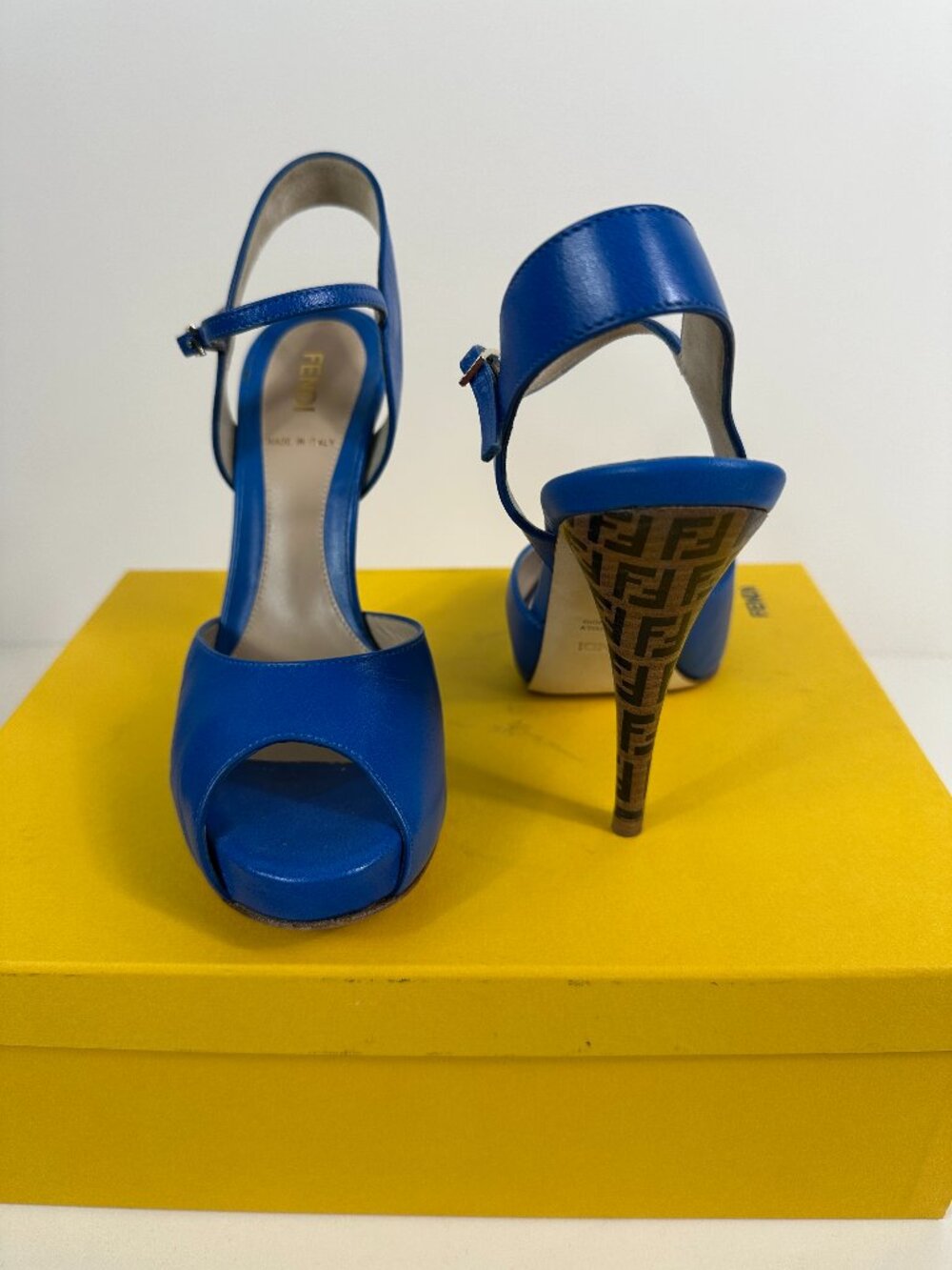 Fendi soft leather platform heels with logo New Condition
